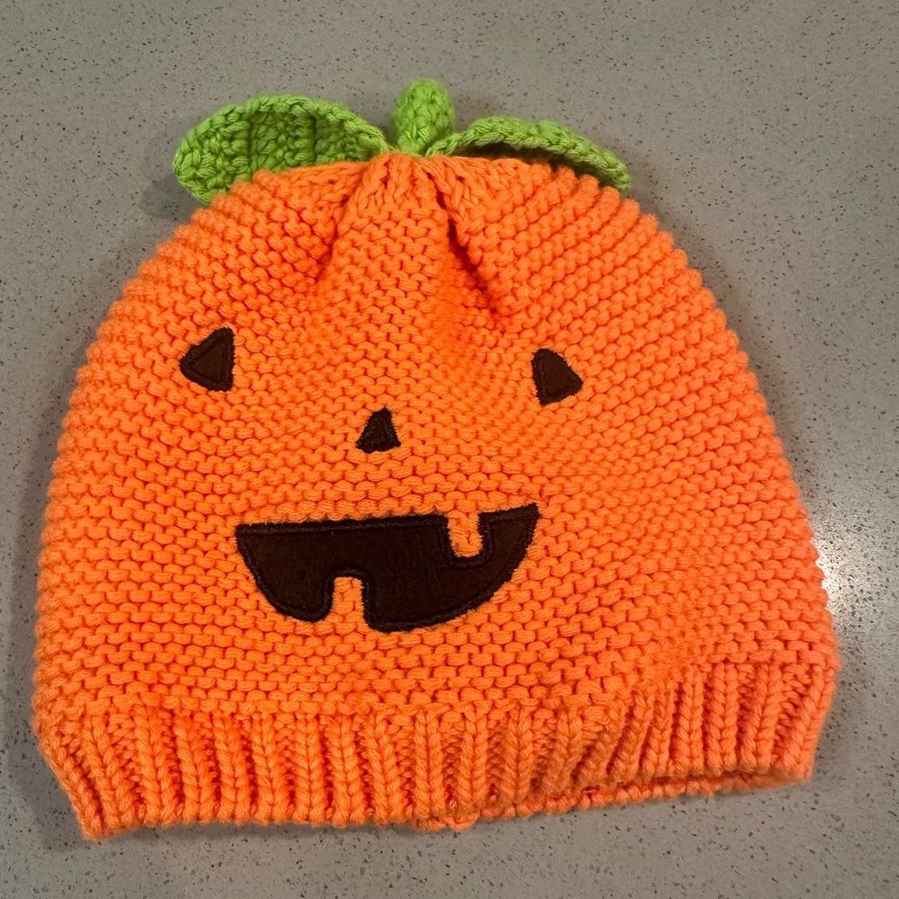 Carters Halloween pumpkin onesie with matching knitted pumpkin beanie/hat - Picture 7 of 9